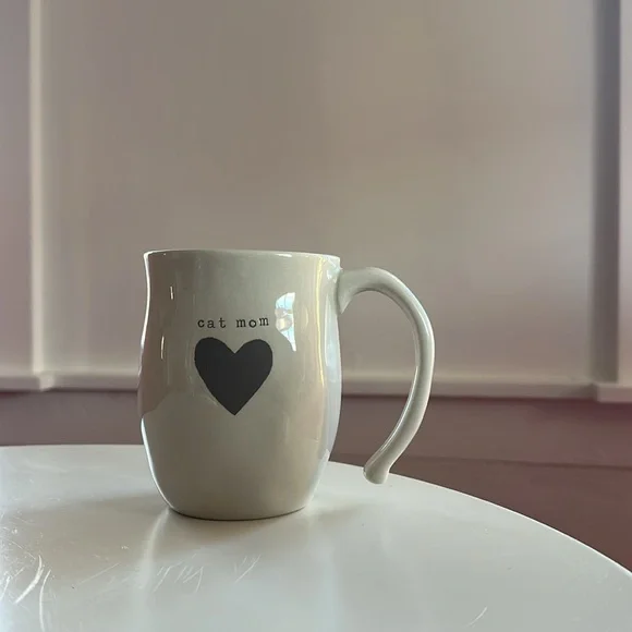 Cat Mom Heart Mug - Picture 3 of 4